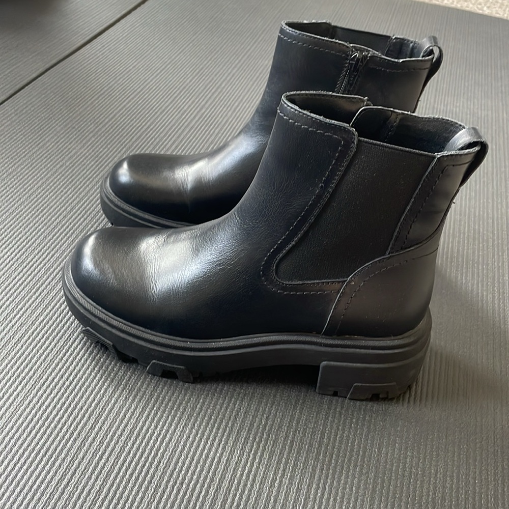House of Harlow 1960 Righteous Leather Chelsea Boot